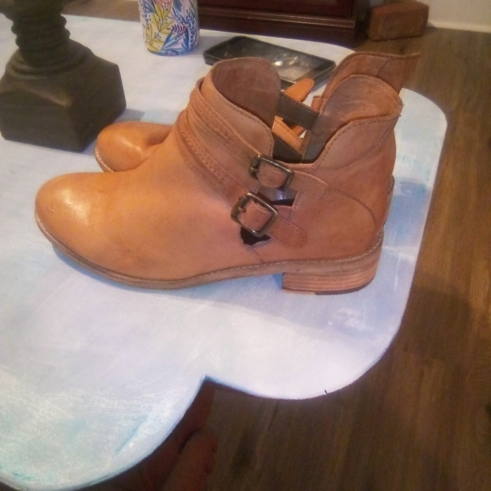 Woman's shoes very good condition
